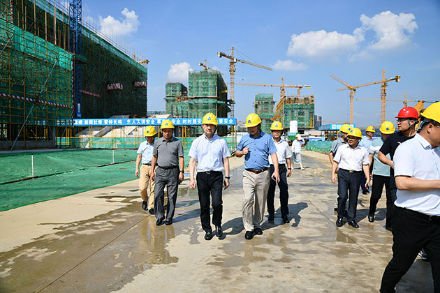 加快民生工程建設(shè) 增進人民群眾福祉 副市長陳正春蒞臨天啟青龍配套高中項目調(diào)研民生工程進展工作